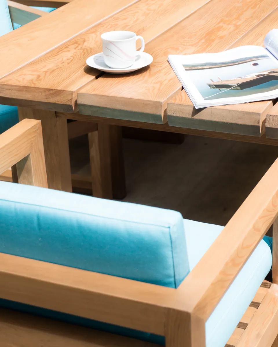 Outdoor furnite table and chairs blue cup 1