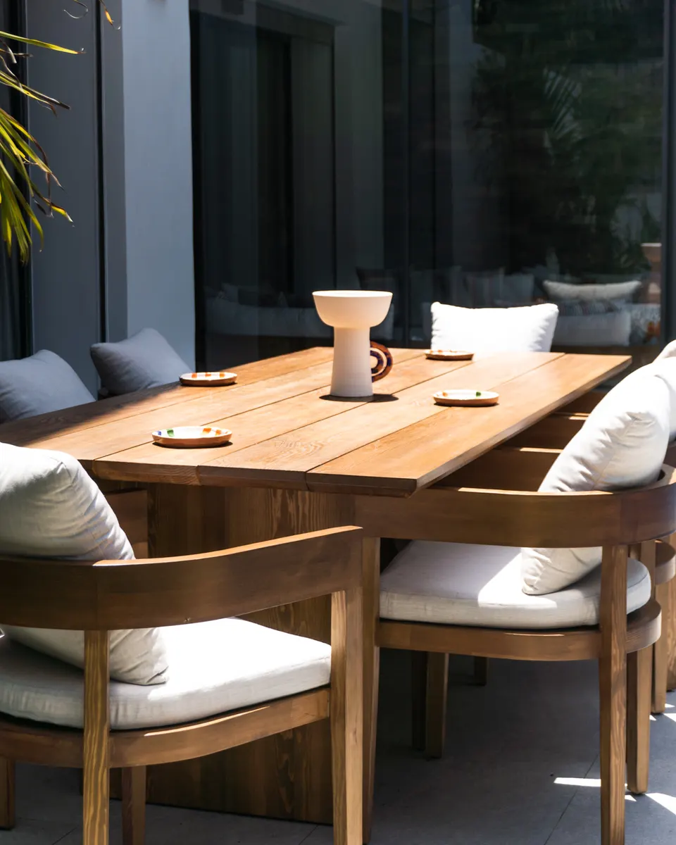 Outdoor furnite table and chairs brown 1