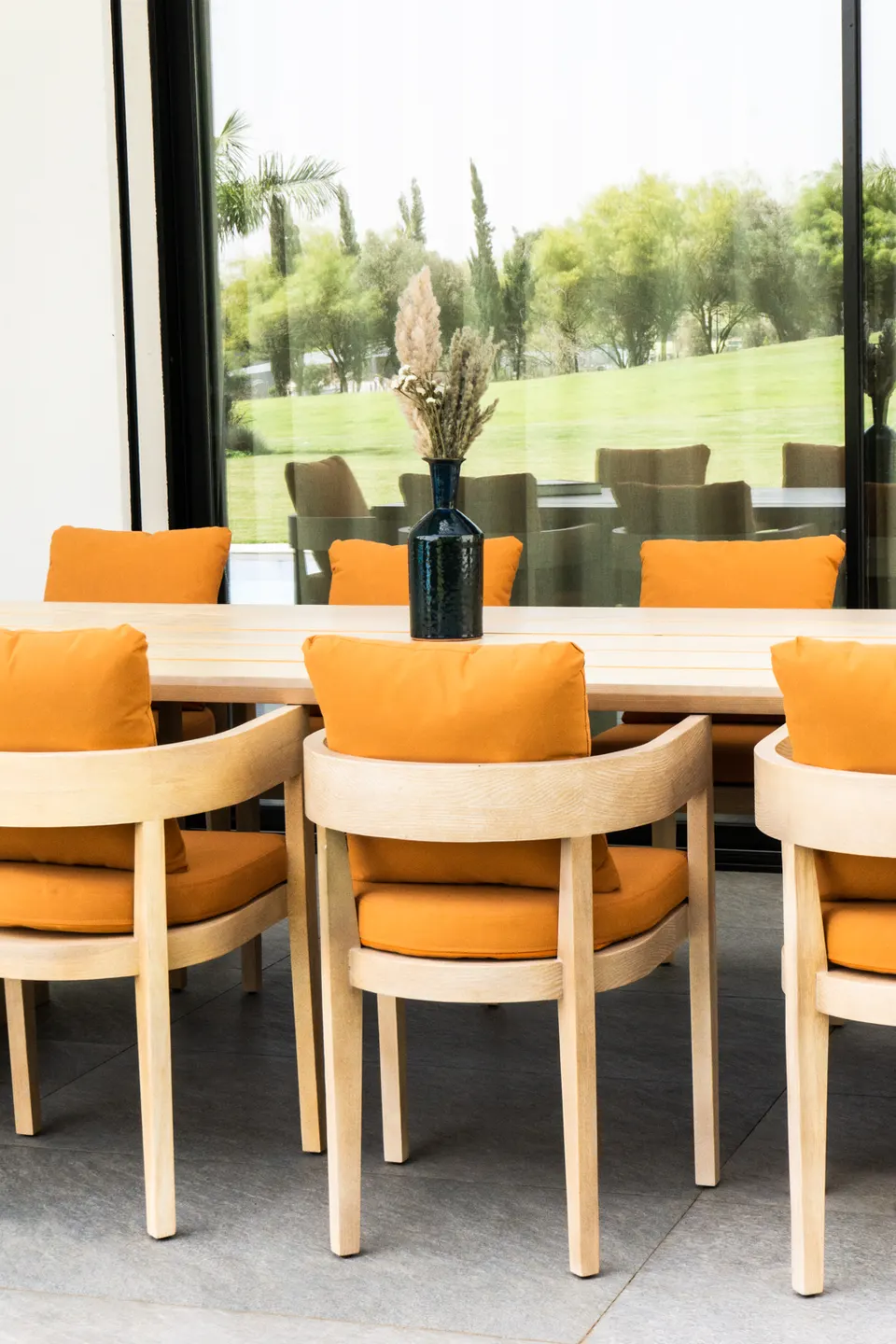 Outdoor furnite table and chairs close